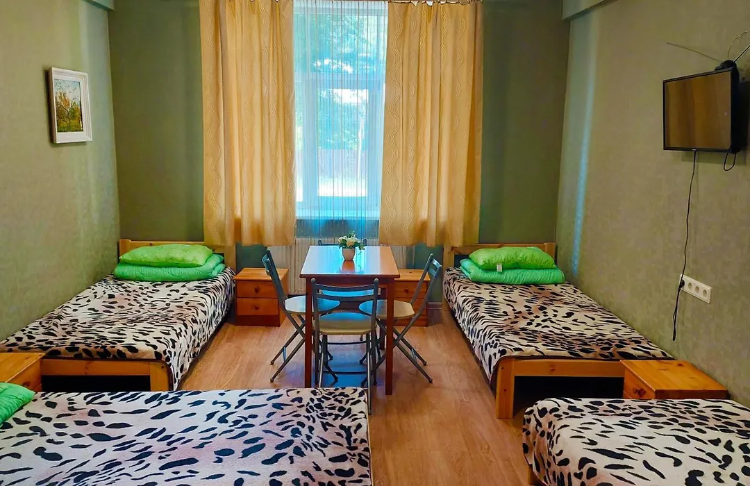 Happy Hostel-1