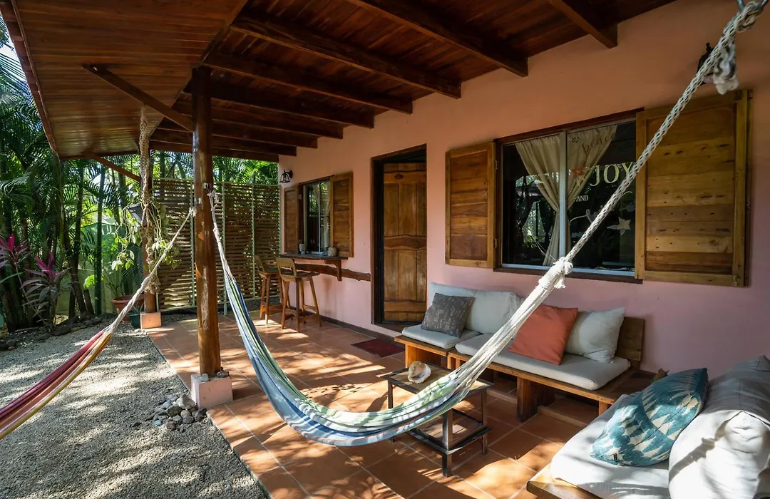 Salty Enthusiasts Share House & Villas-1