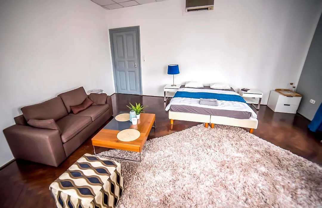 2B Hostel & Rooms-1