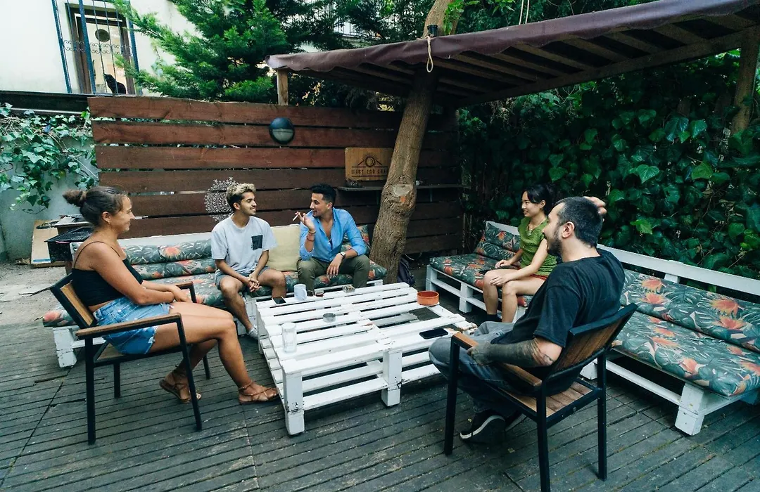 Hush Hostel Lounge-1