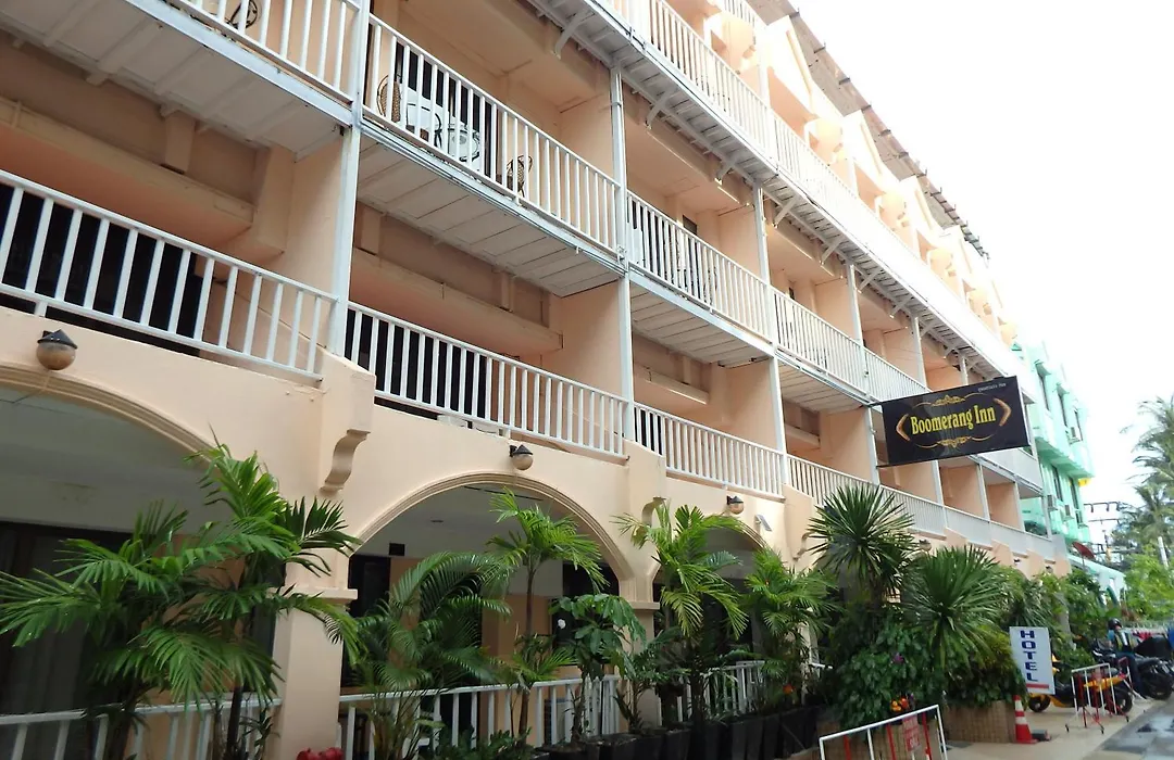 Boomerang Inn-1