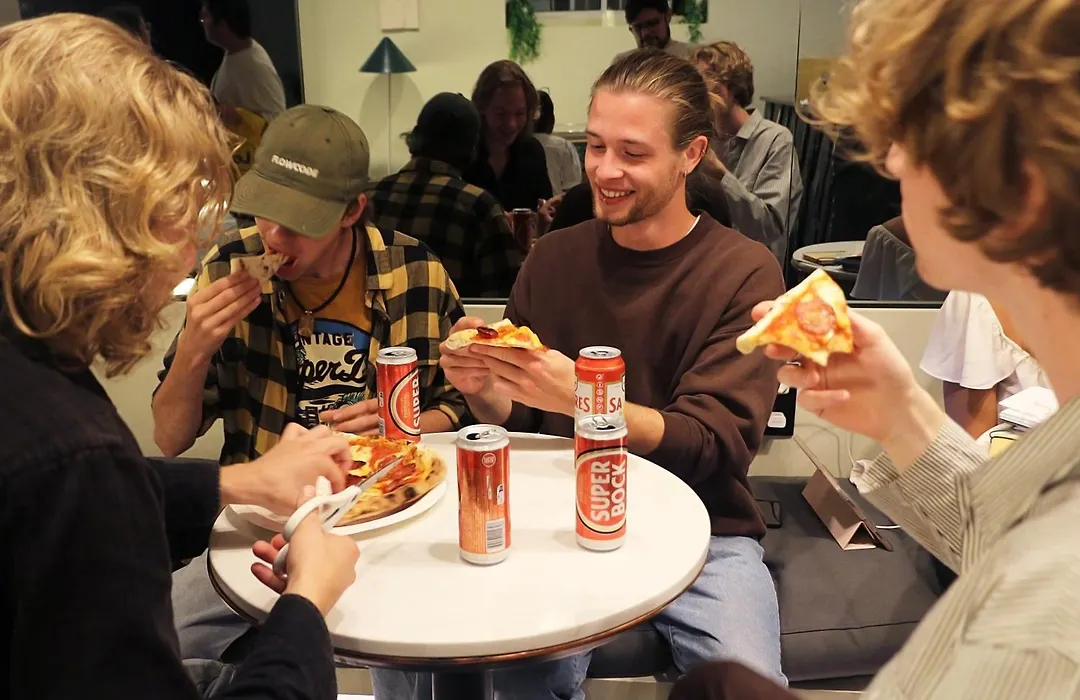 Gspot Hostels & Love Triangles Pizzeria-1