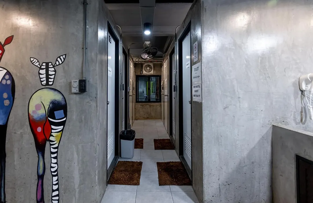 Vibes Hostel Bangkok-1