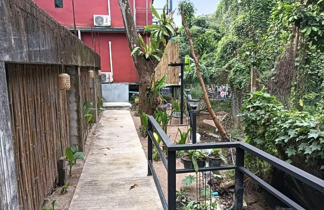 White Jail At Koh Tao Hostel-1