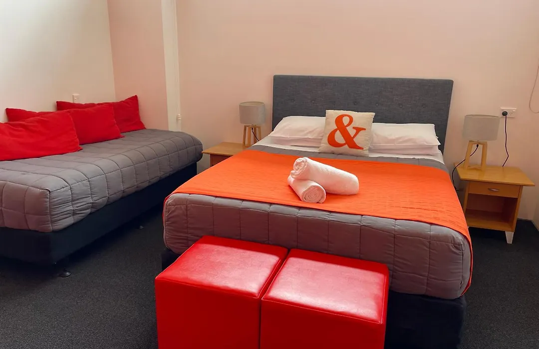 Yha Nelson - Backpackers-1