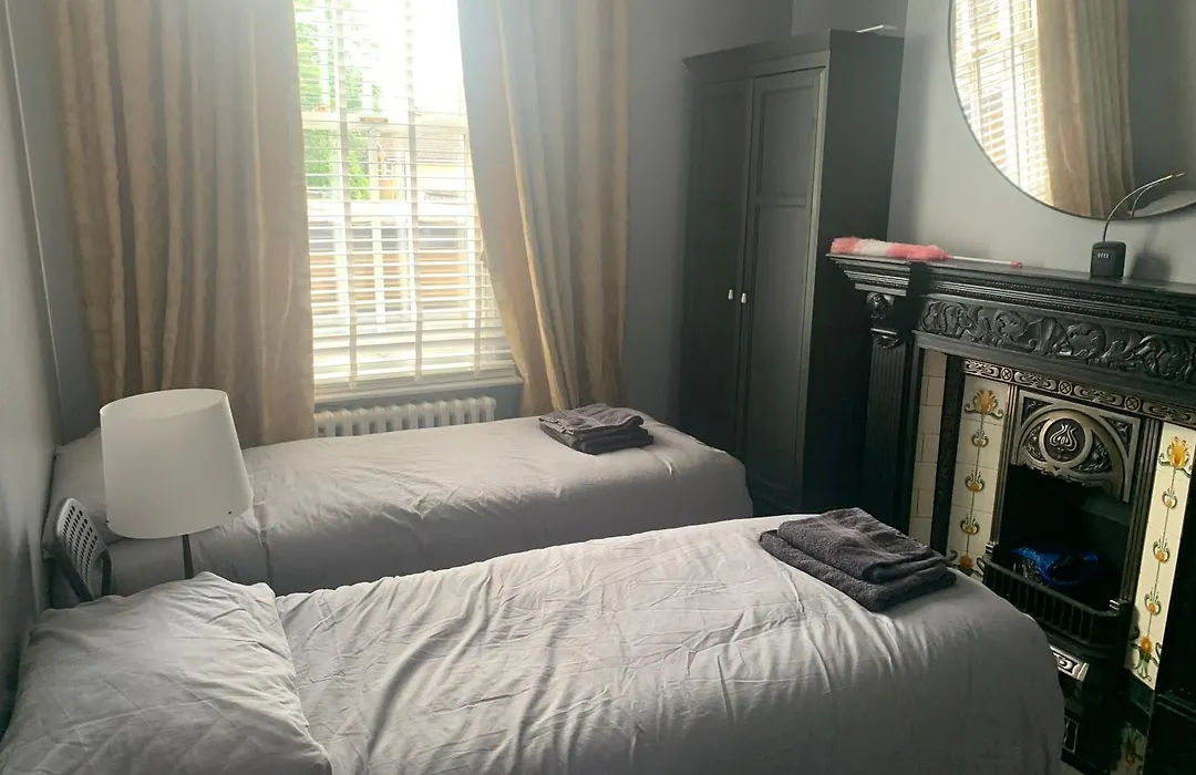 Bumble Bee Lodge-1