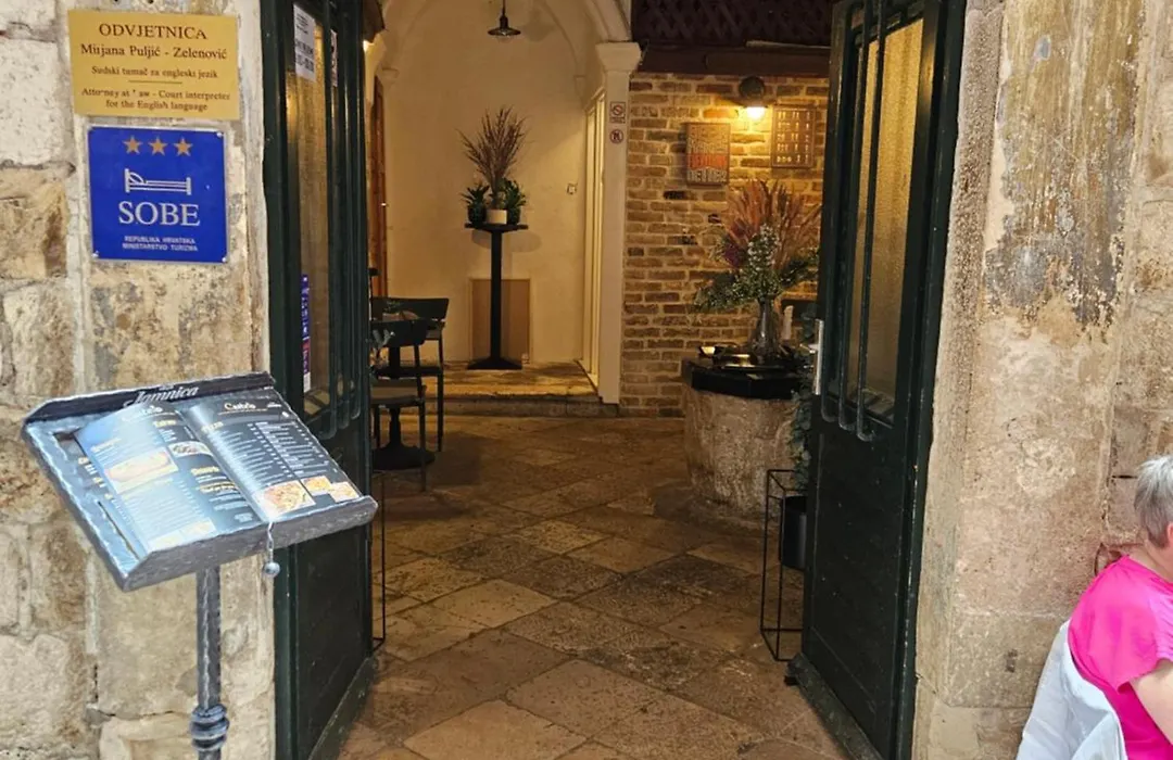 Castello Hostel-1