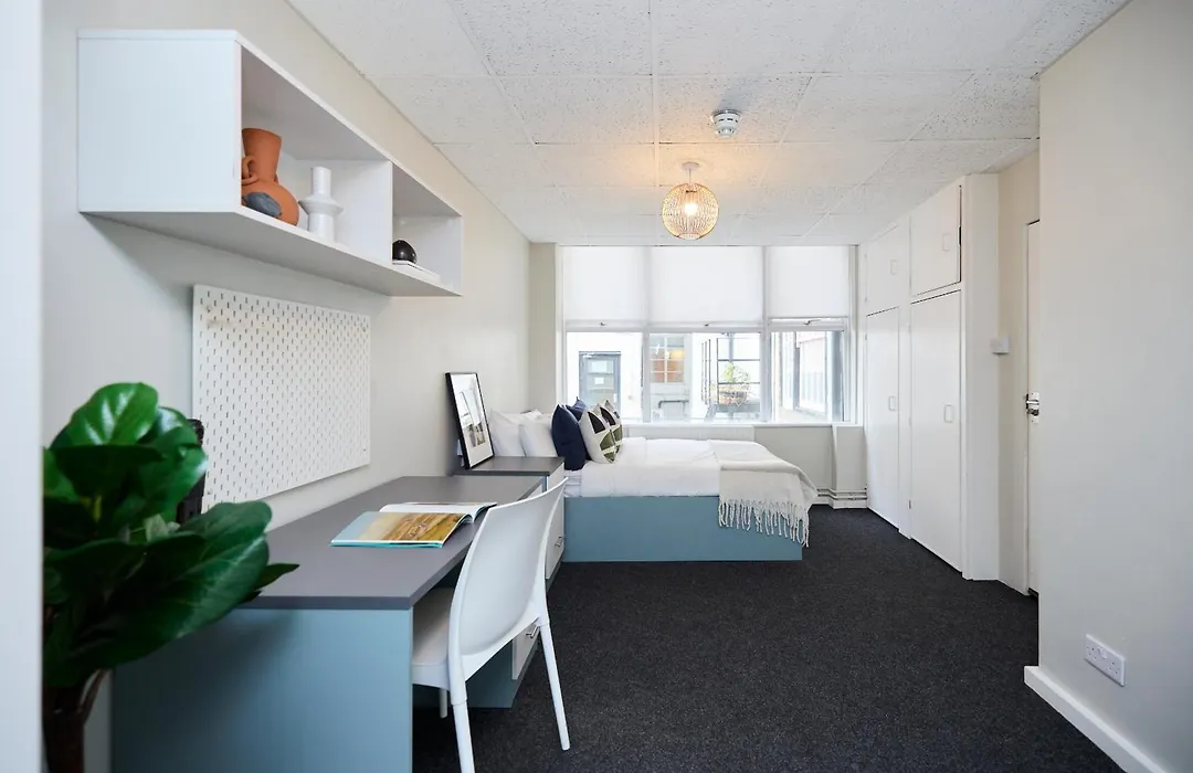 Louise House Hostel-1