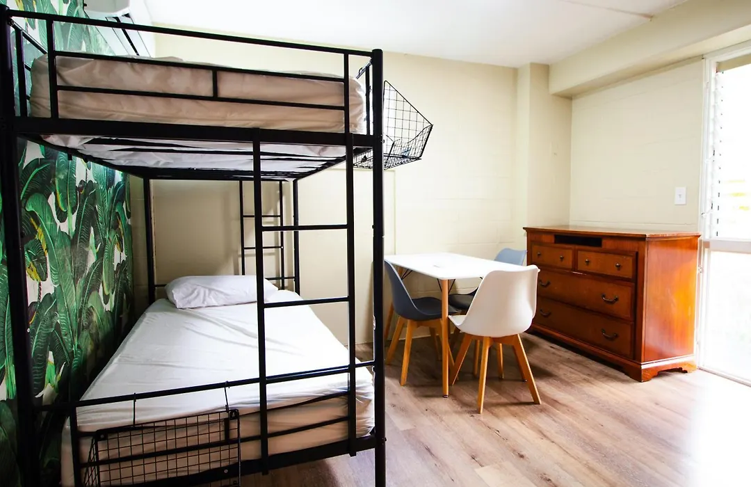Waikiki Beachside Hostel-1