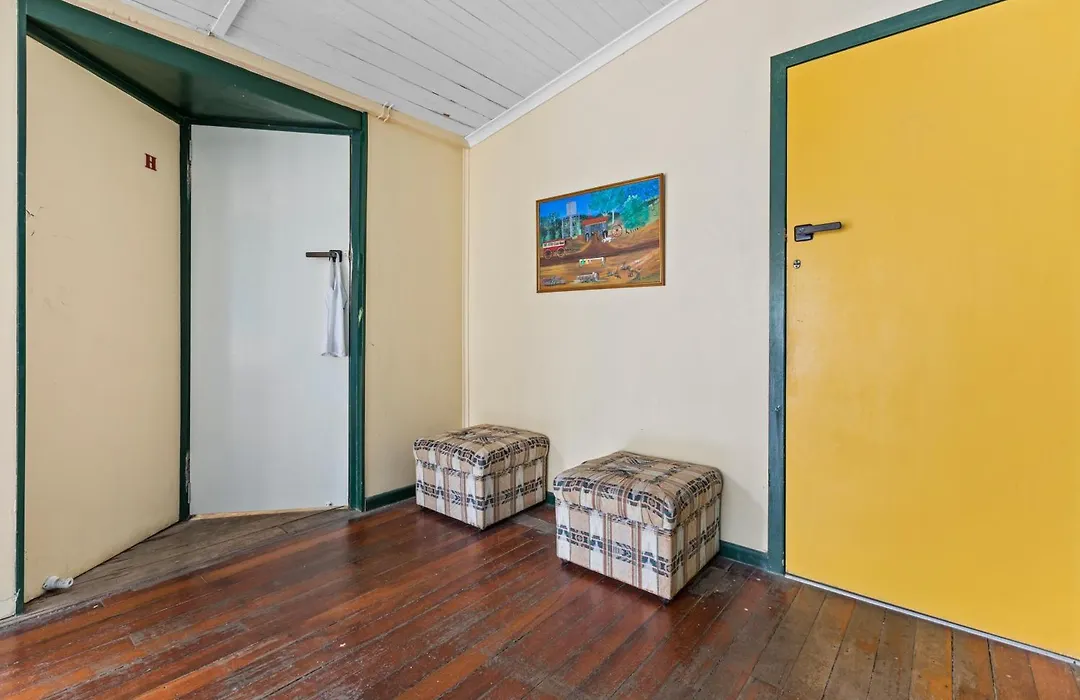 Mangoes Backpacker Hostel & Farmstay-1