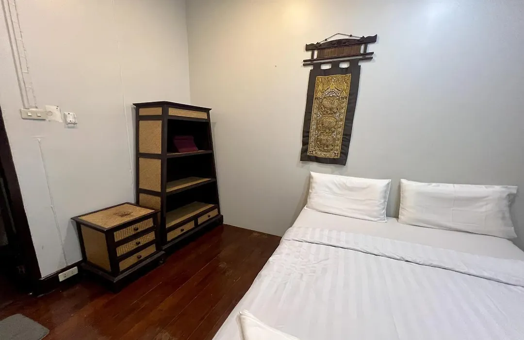 Orchid Hostel Near Bumrungrad Hospital And Nana Market-1