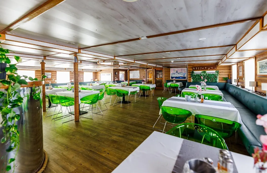 Botel Marina-1