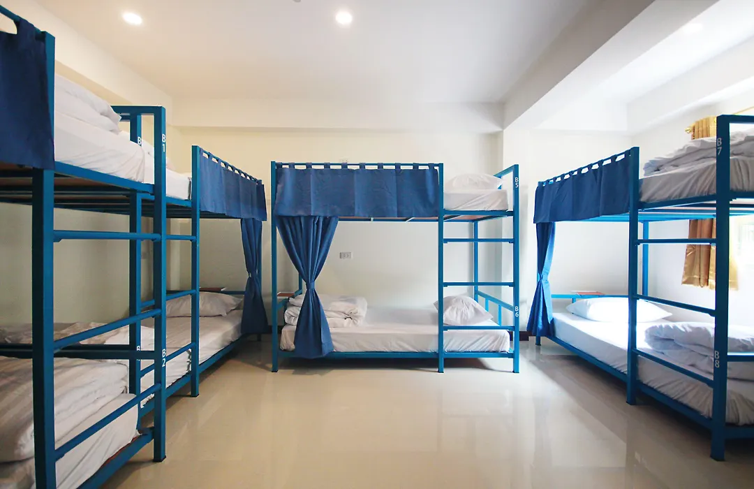 Happy Hostel-1