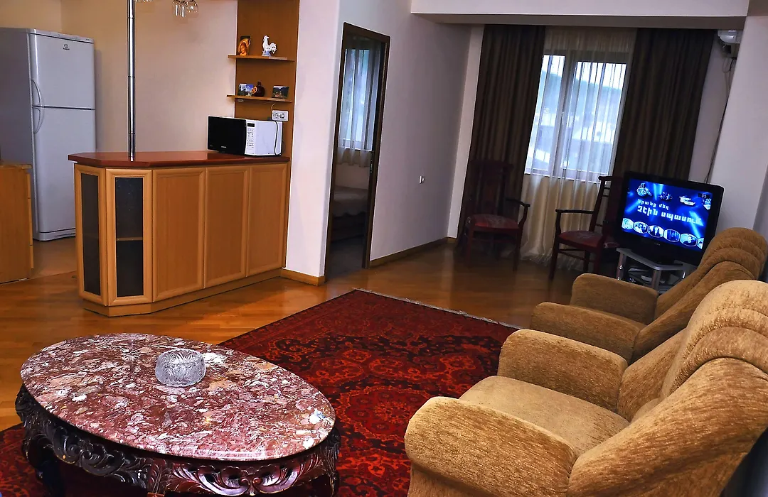 Mga Hostel & Tours-1
