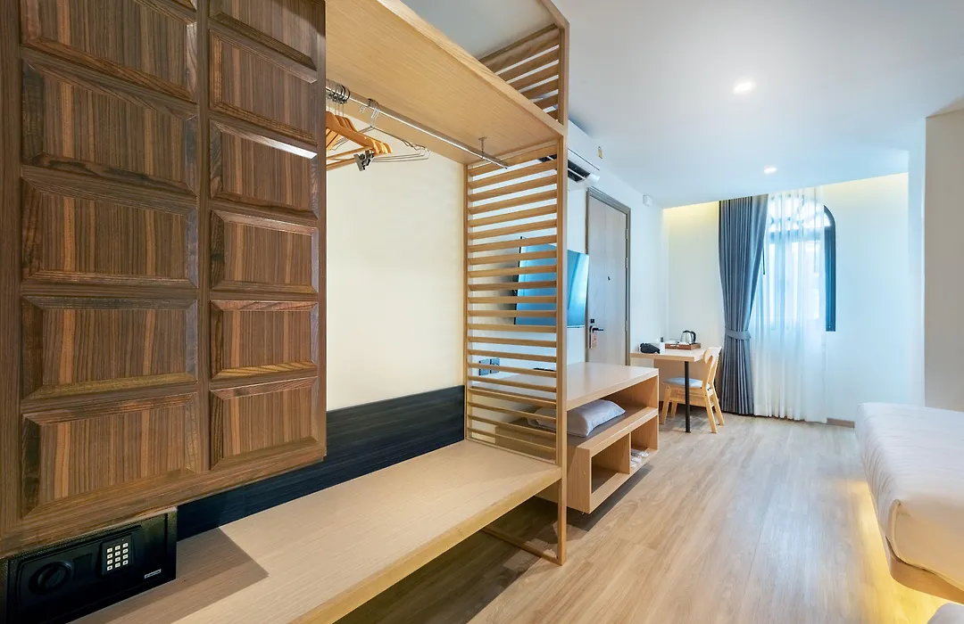 Phra Nakhon Poshtel-1