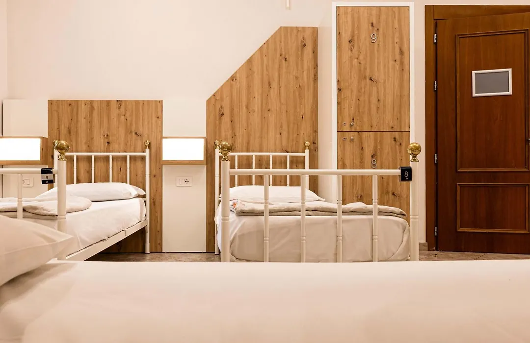 Hostel Archi Rossi-1