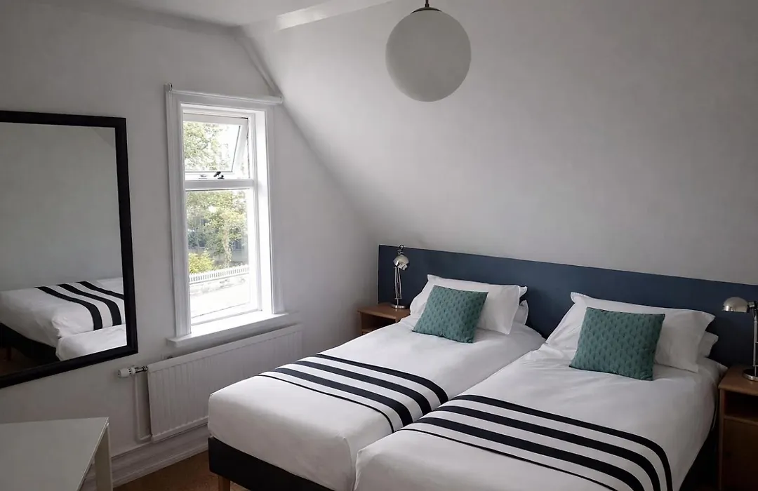 Refurinn Reykjavik Guesthouse-1