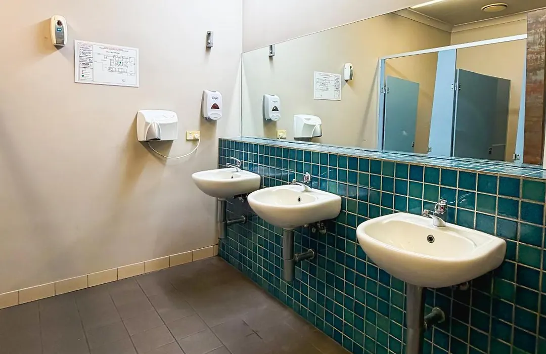 Global Backpackers Youth Hostel-1
