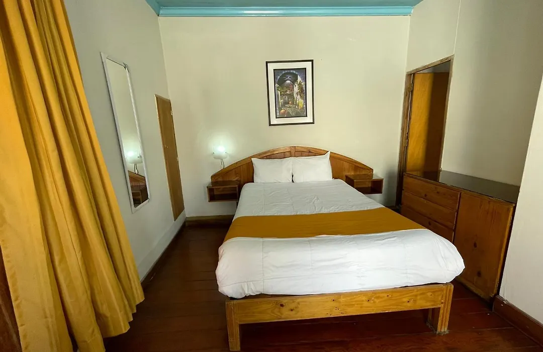 Hostal Lluvia De Oro-1