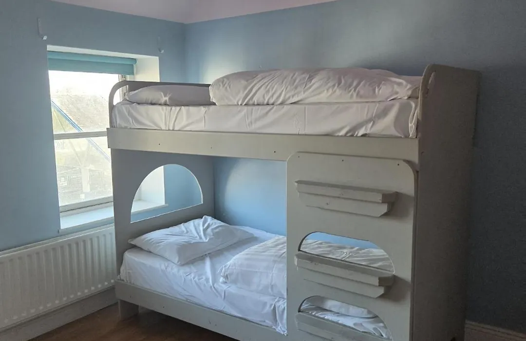 Hacketts Bar And Accommodation-1