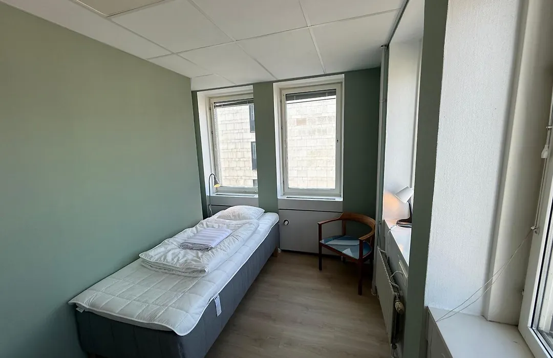 Avenyn Hostel, Former Le Mat-1