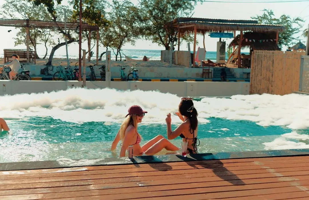 Mad Monkey Gili Trawangan-1