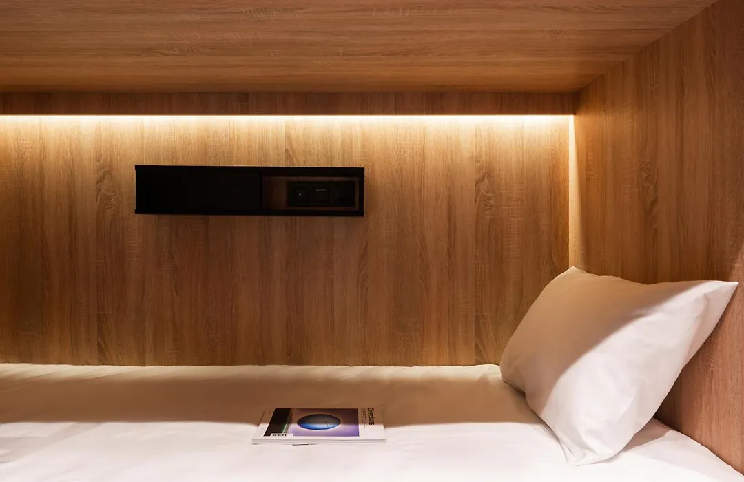 Globe Runner Rooms & Dorms-1