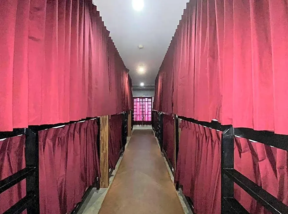 Buri Hostel Bangkok-1