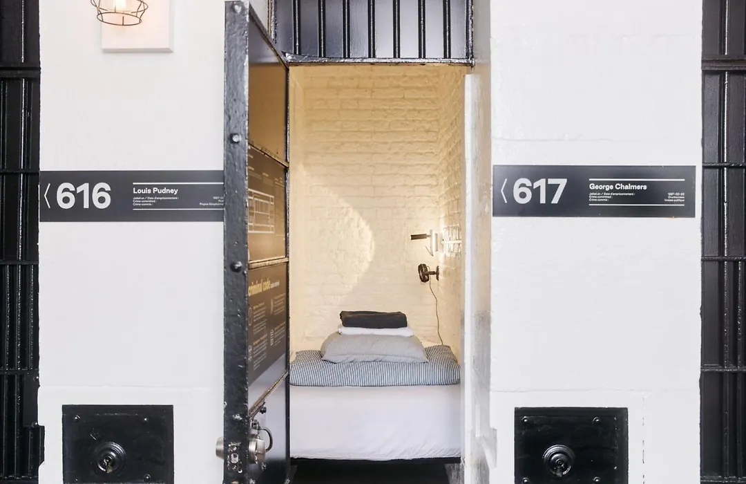 Saintlo Ottawa Jail Hostel-1