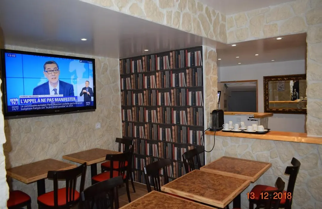 Hotel Lyonnais-1