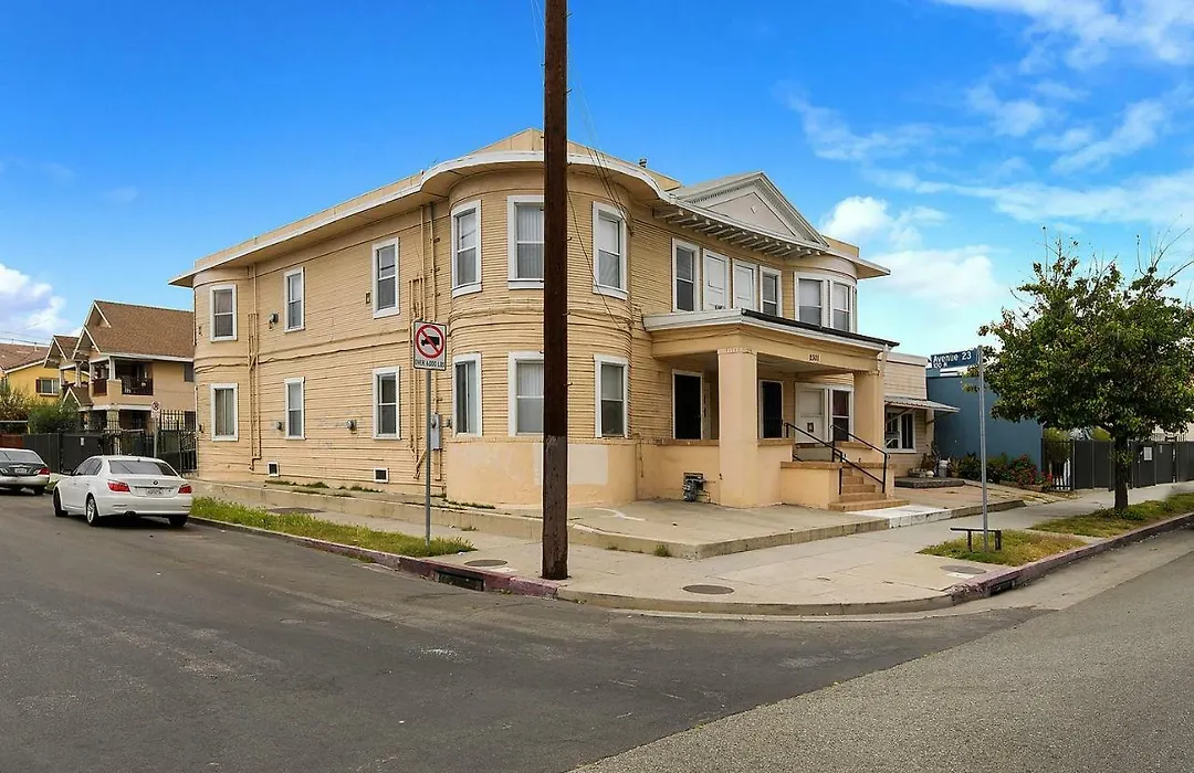 Pads On Pasadena Ave-1