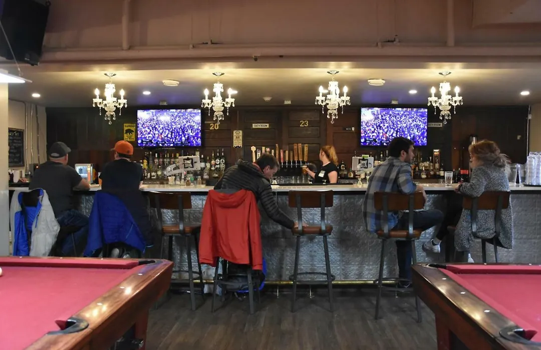 Party Hostel - The Canmore Hotel Hostel-1