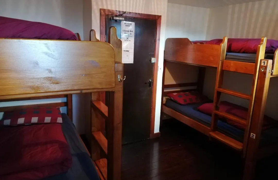 Aille River Tourist Hostel And Campsite Doolin-1