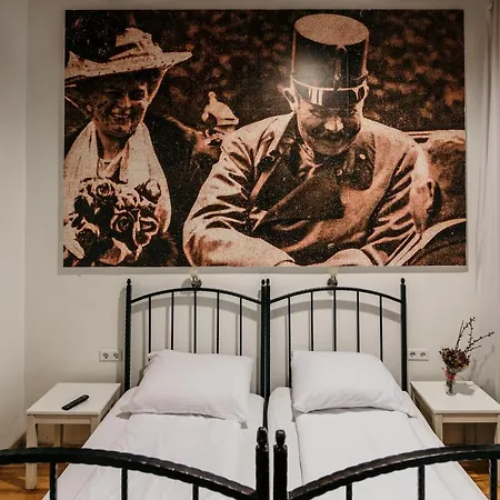 Hostel Franz Ferdinand-2