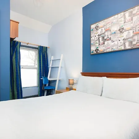Russell Scott Backpackers - Sheffield-2