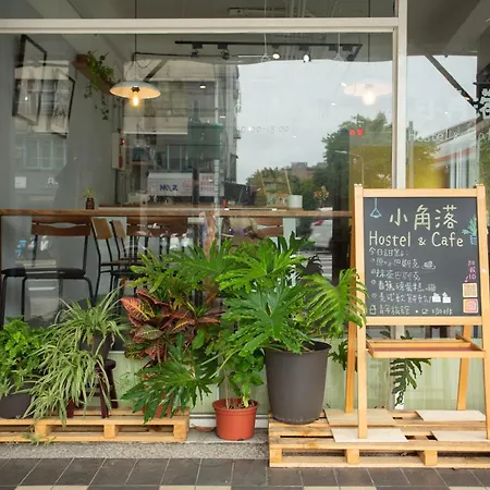 Corner Hostel & Cafe-3