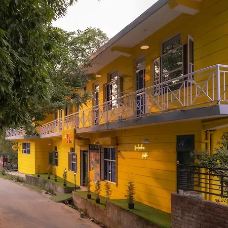 Whoopers Hostel Bir- Friends Themed-2