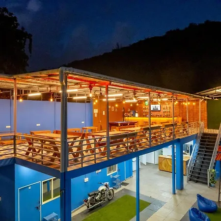 Bon Voyage Sea View Hostel-3