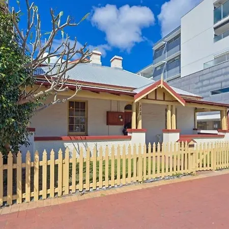 Emu Backpackers Perth - Note - Valid Passport Required For Check In-2
