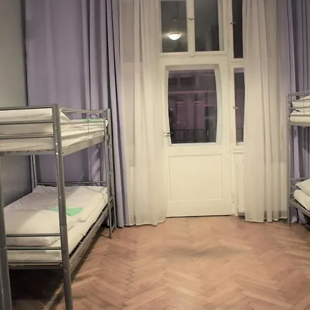 Globe Hostel Prague Adults Only-3