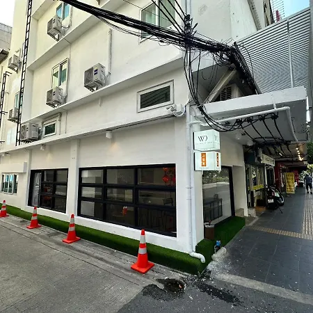 The White Den Sukhumvit 44-3