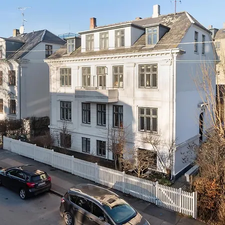 Rooms In Quiet White Villa Apartment Hortensiavej 8 On Frederiksberg C-2