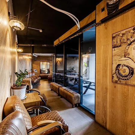 Bunk Surfers Paradise 18-35 Backpacker Hostel (Adults Only)-3
