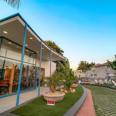 Ith Santa Barbara Surf Hostel-2