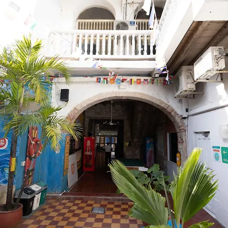 Media Luna Hostel Cartagena-3