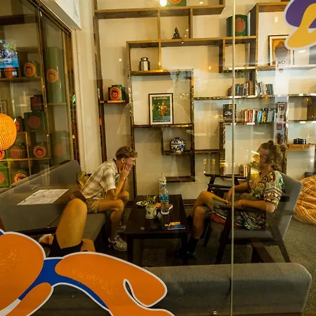 Mad Monkey Hostel Phnom Penh-2