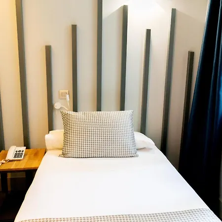 Hostal Carmen-Gran Via-2