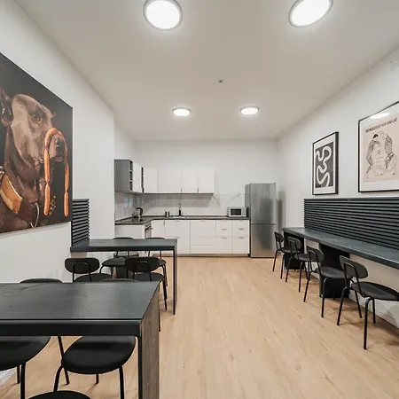 Chic Central City Rooms By Home2-2