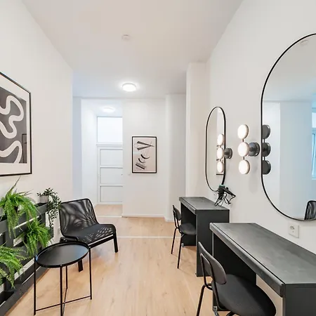 Chic Central City Rooms By Home2-3