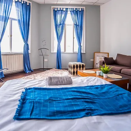 2B Hostel & Rooms-3
